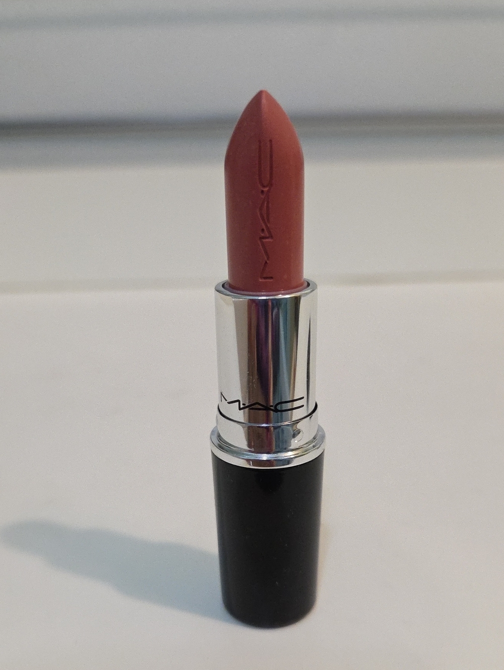MAC #542 Sellout Lustreglass Lipstick(Retired Version)